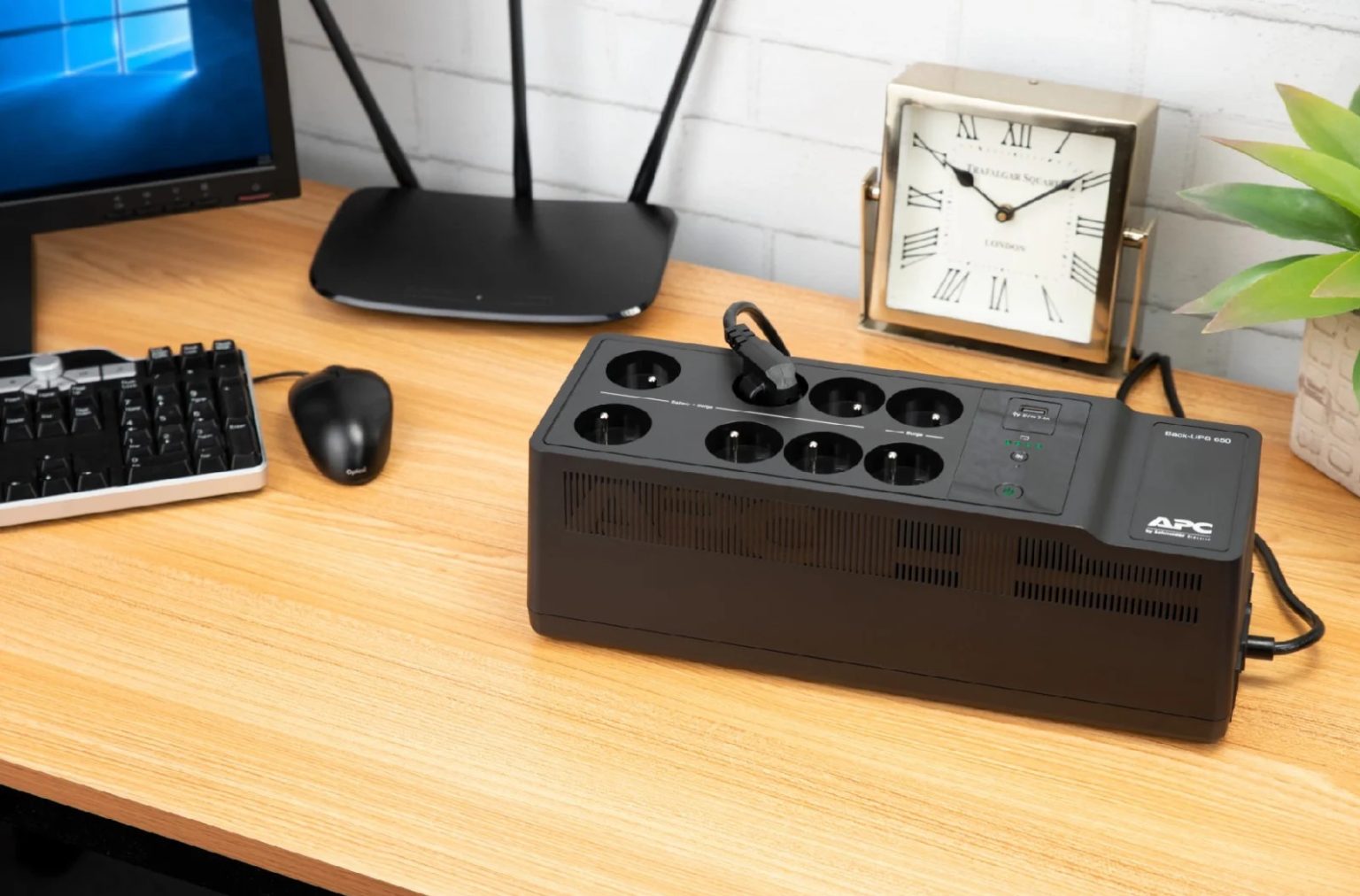 How to choose a UPS? Overview of APC by Schneider Electric devices How to choose an uninterruptible power supply (UPS)? Overview of APC by Schneider Electric devices
